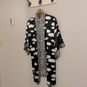 •black & white satin robe•